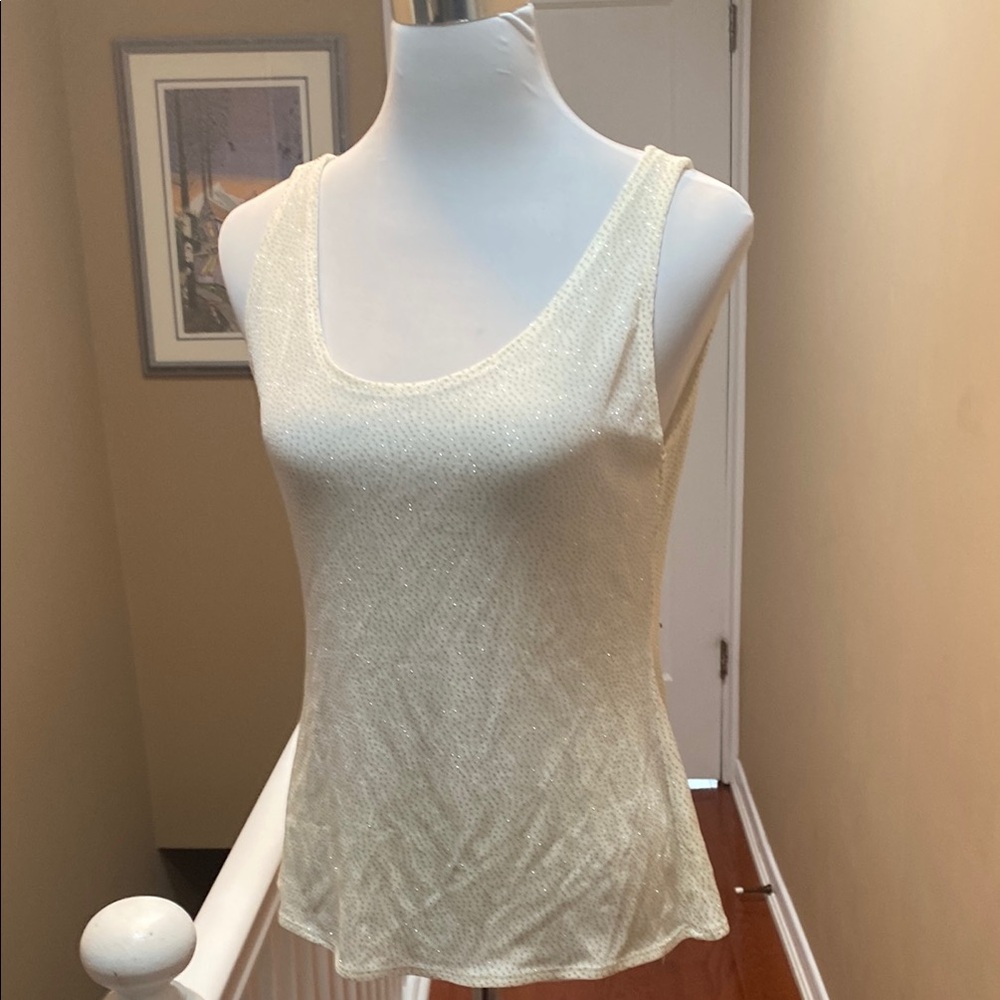 Fitted Cream Tank Top with Intricate Design